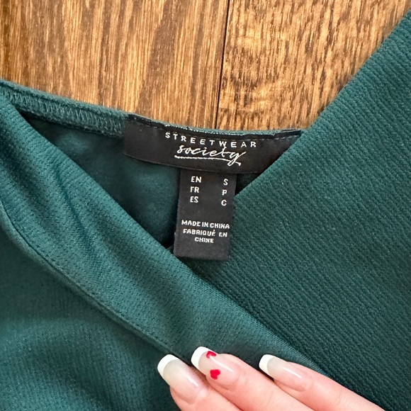 Emerald Green asymmetric dress with leg slit - Picture 5 of 5